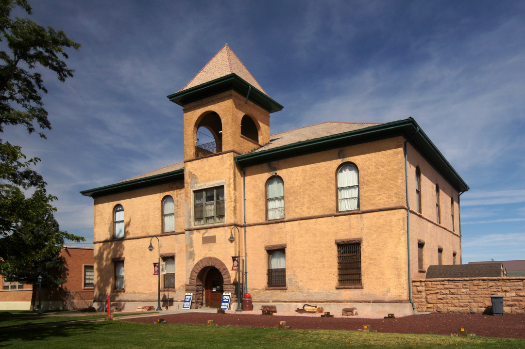 NAVAJO COUNTY COURTHOUSE (former)